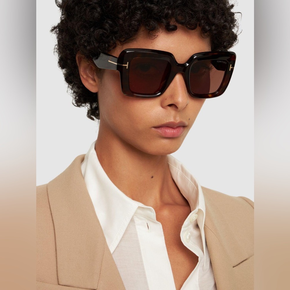 💯- New Authentic Tom Ford
Women's Black Esme Smoke Square Sunglasses Ft1157…